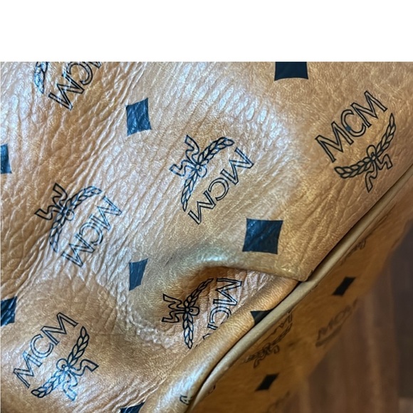 MCM: Bucket Bag Crossbody. - Picture 4 of 7